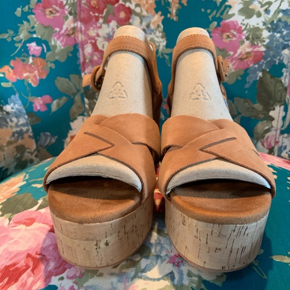 NEW TOMS Carmel Brown Suede Willow Wedges - Picture 3 of 13